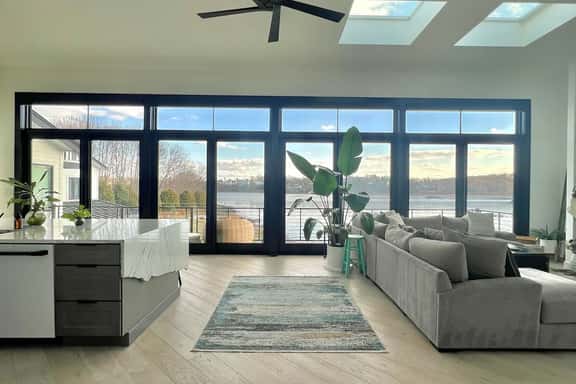 Salem Waterfront Couples Retreat - 1 mi Downtown! - Image 1